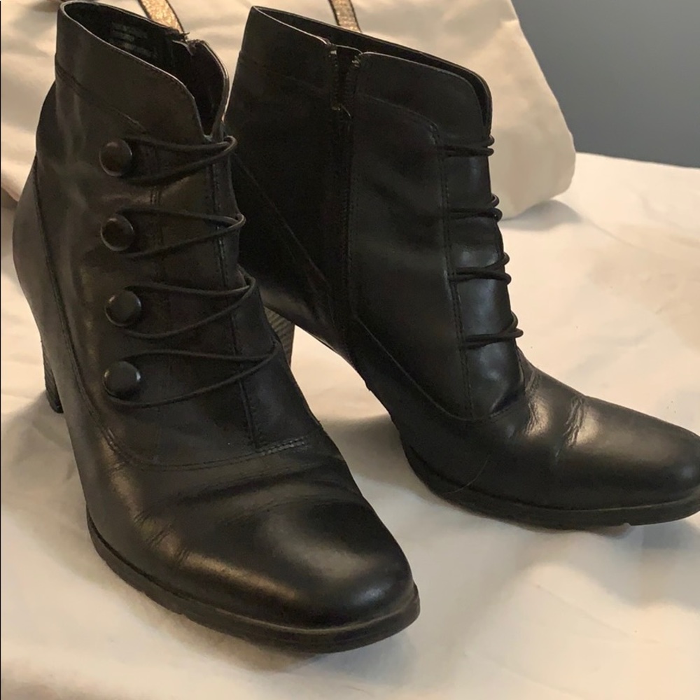 COVINGTON Soft Leather Ankle Boots - Size 9.5